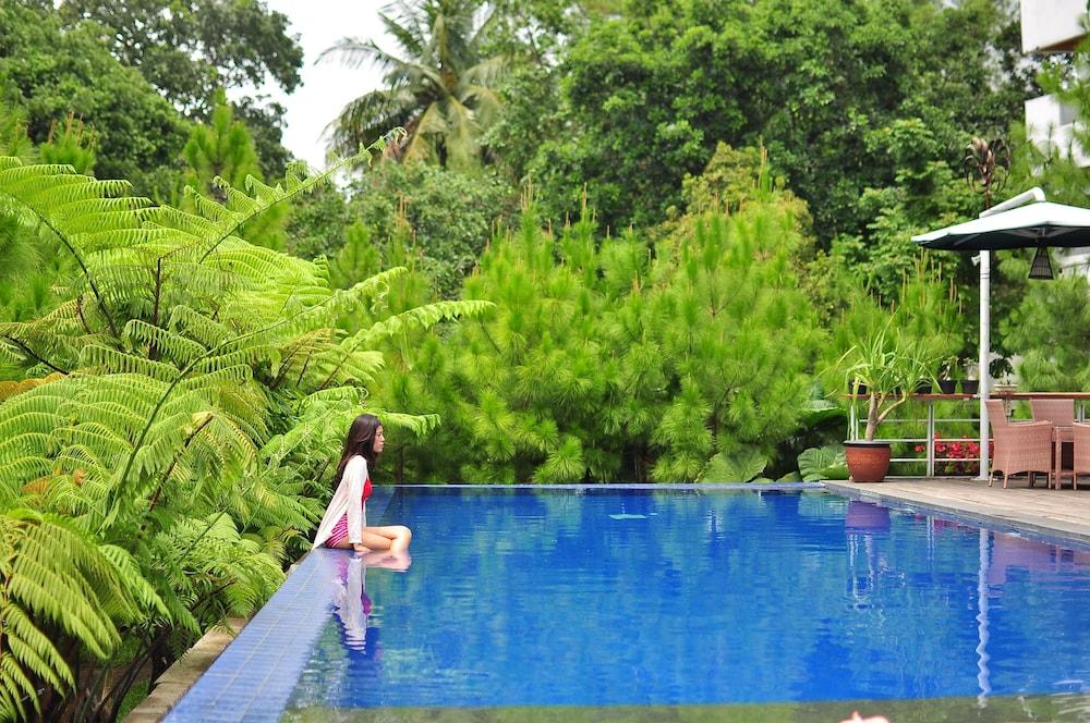 House Sangkuriang Hotell Bandung Exteriör bild