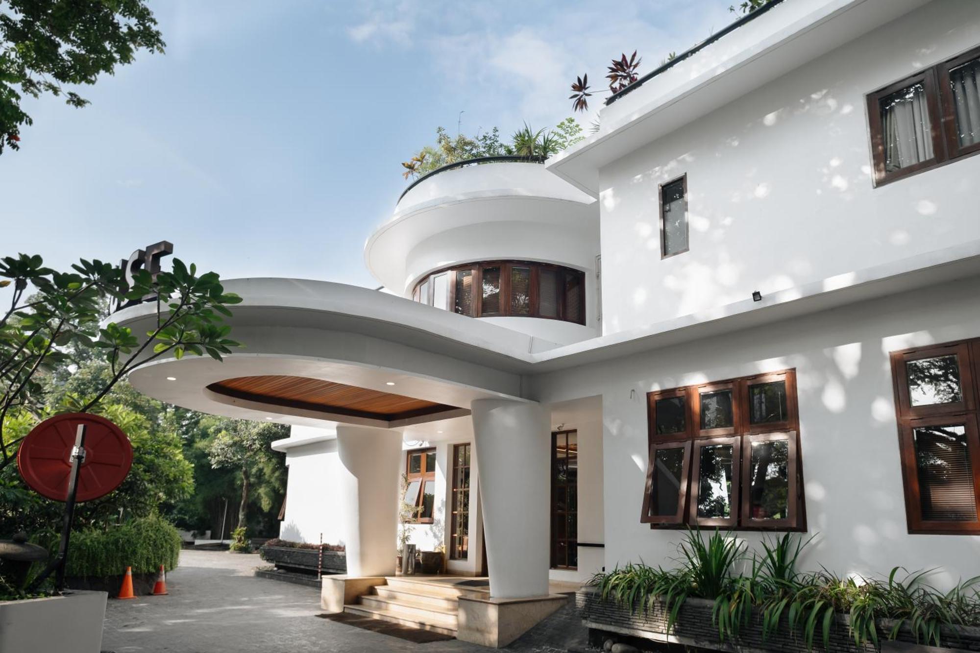 House Sangkuriang Hotell Bandung Exteriör bild
