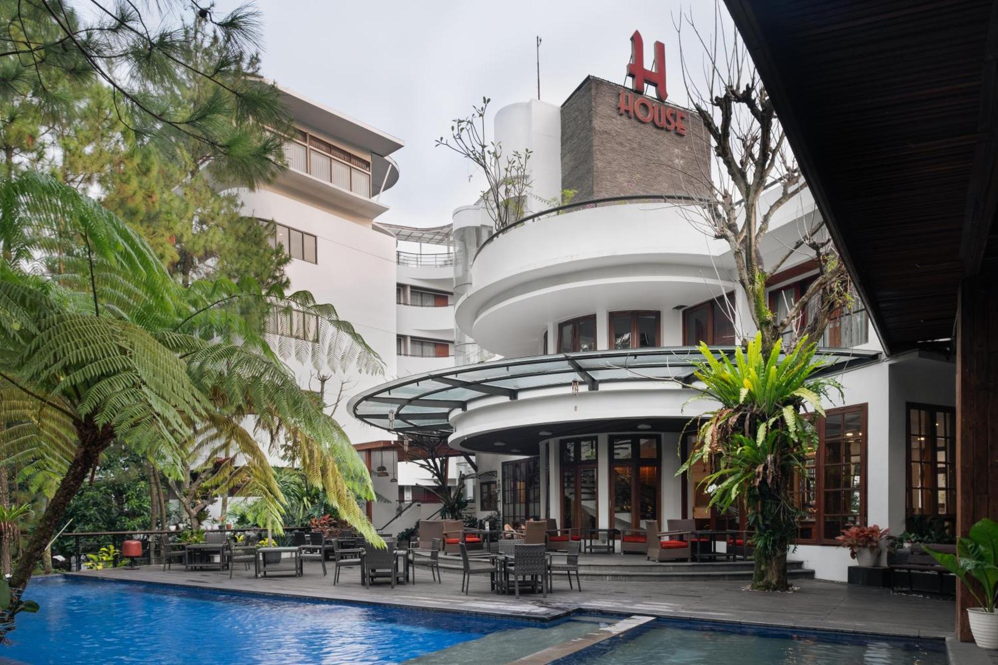 House Sangkuriang Hotell Bandung Exteriör bild