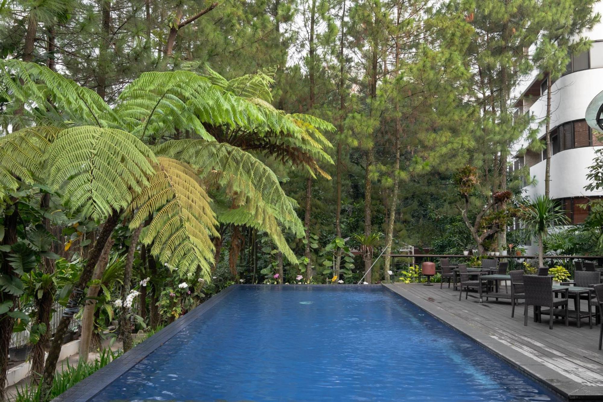House Sangkuriang Hotell Bandung Exteriör bild