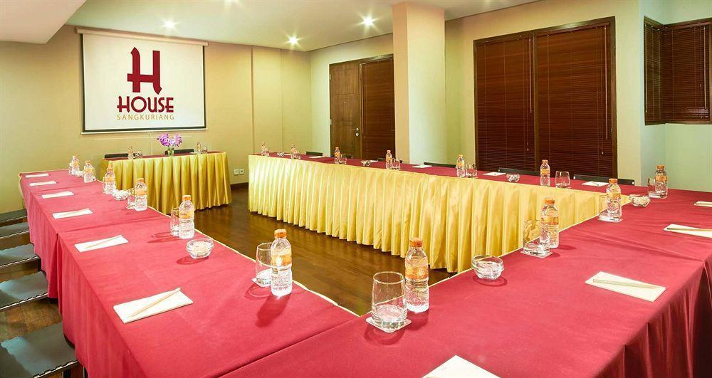 House Sangkuriang Hotell Bandung Exteriör bild