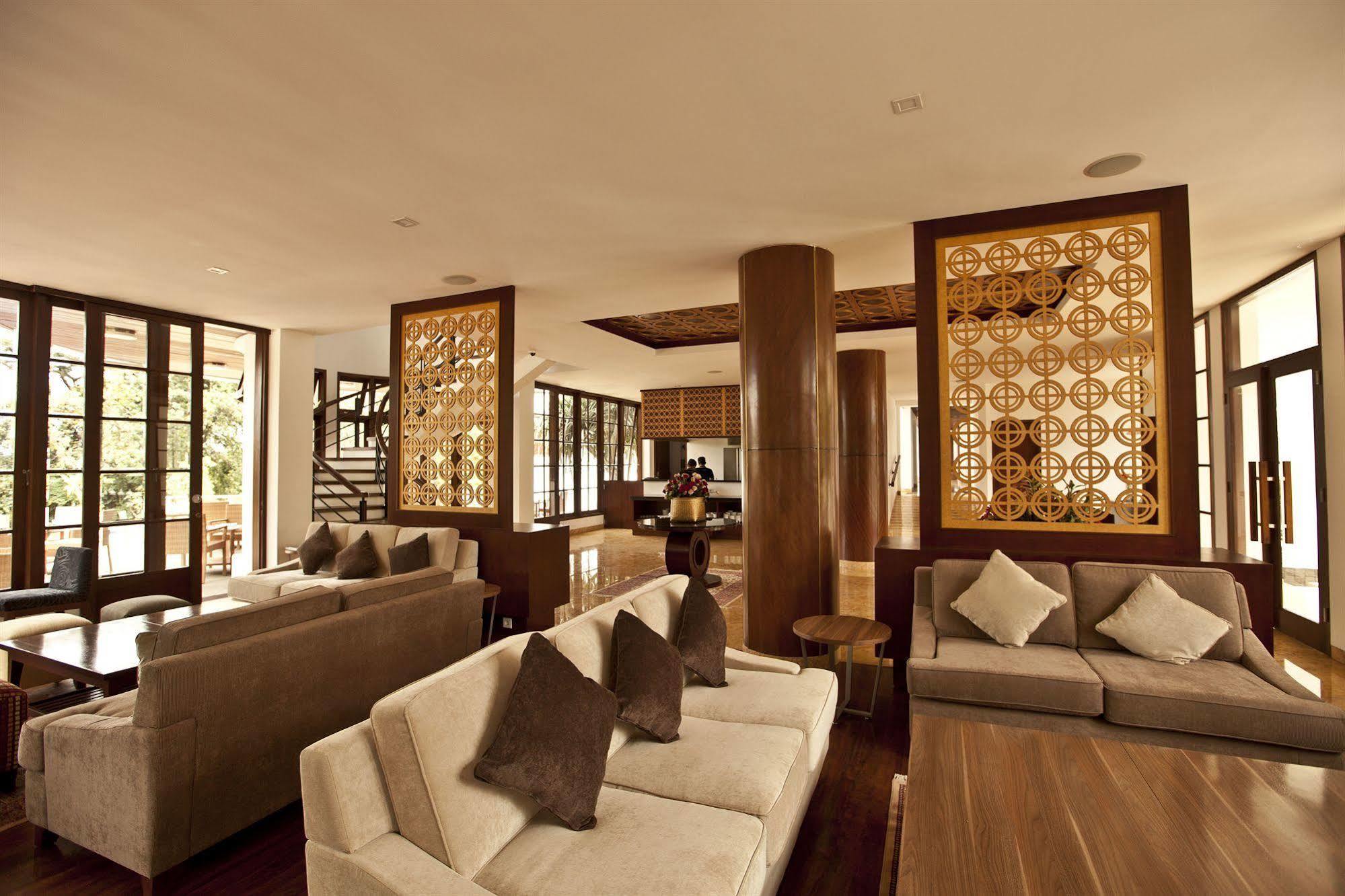 House Sangkuriang Hotell Bandung Exteriör bild