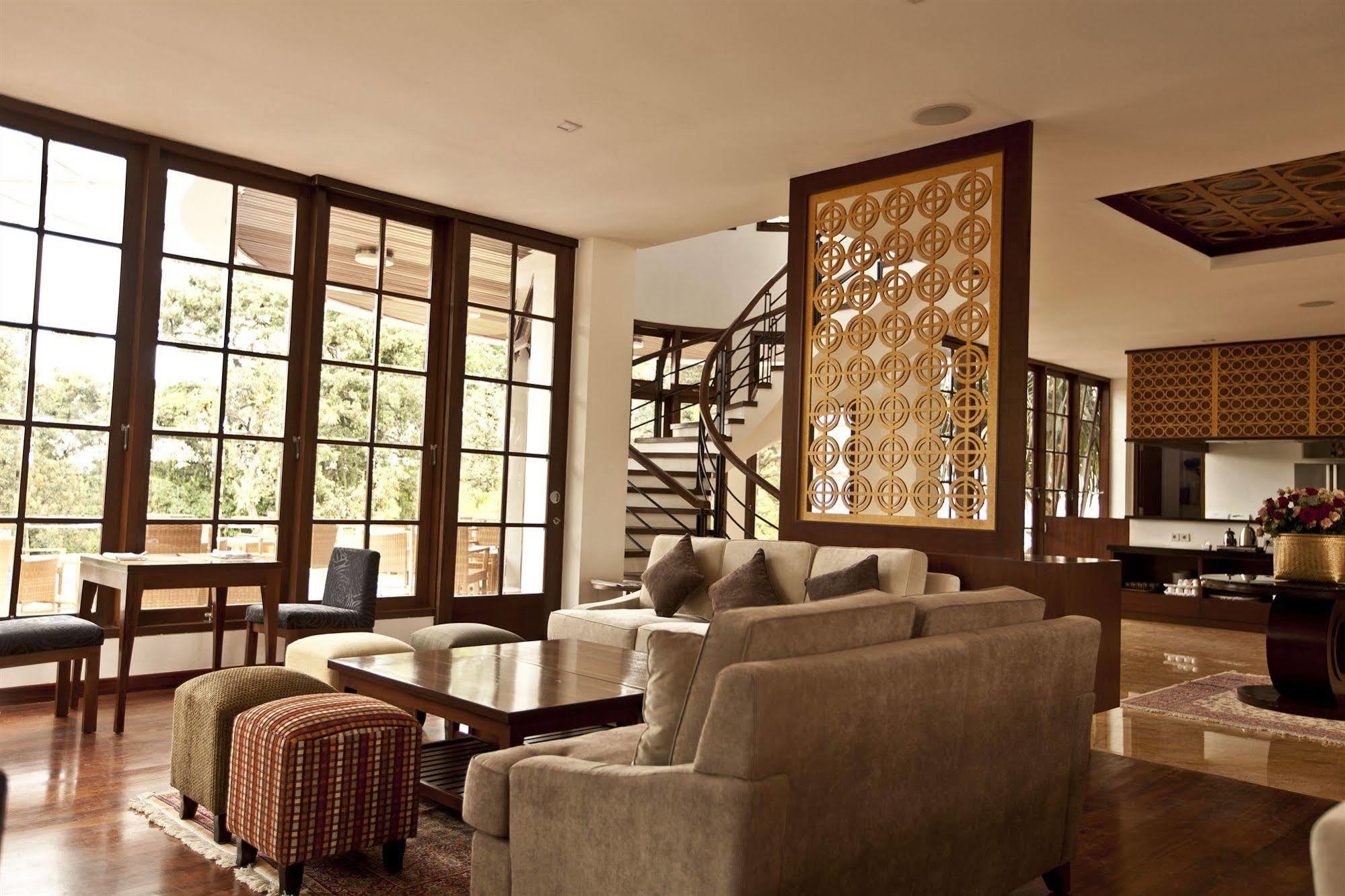 House Sangkuriang Hotell Bandung Exteriör bild
