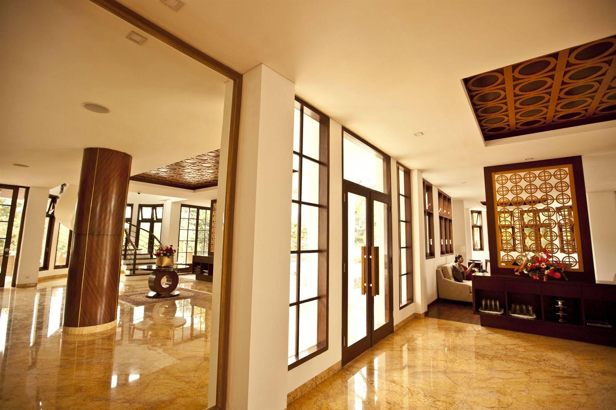 House Sangkuriang Hotell Bandung Exteriör bild