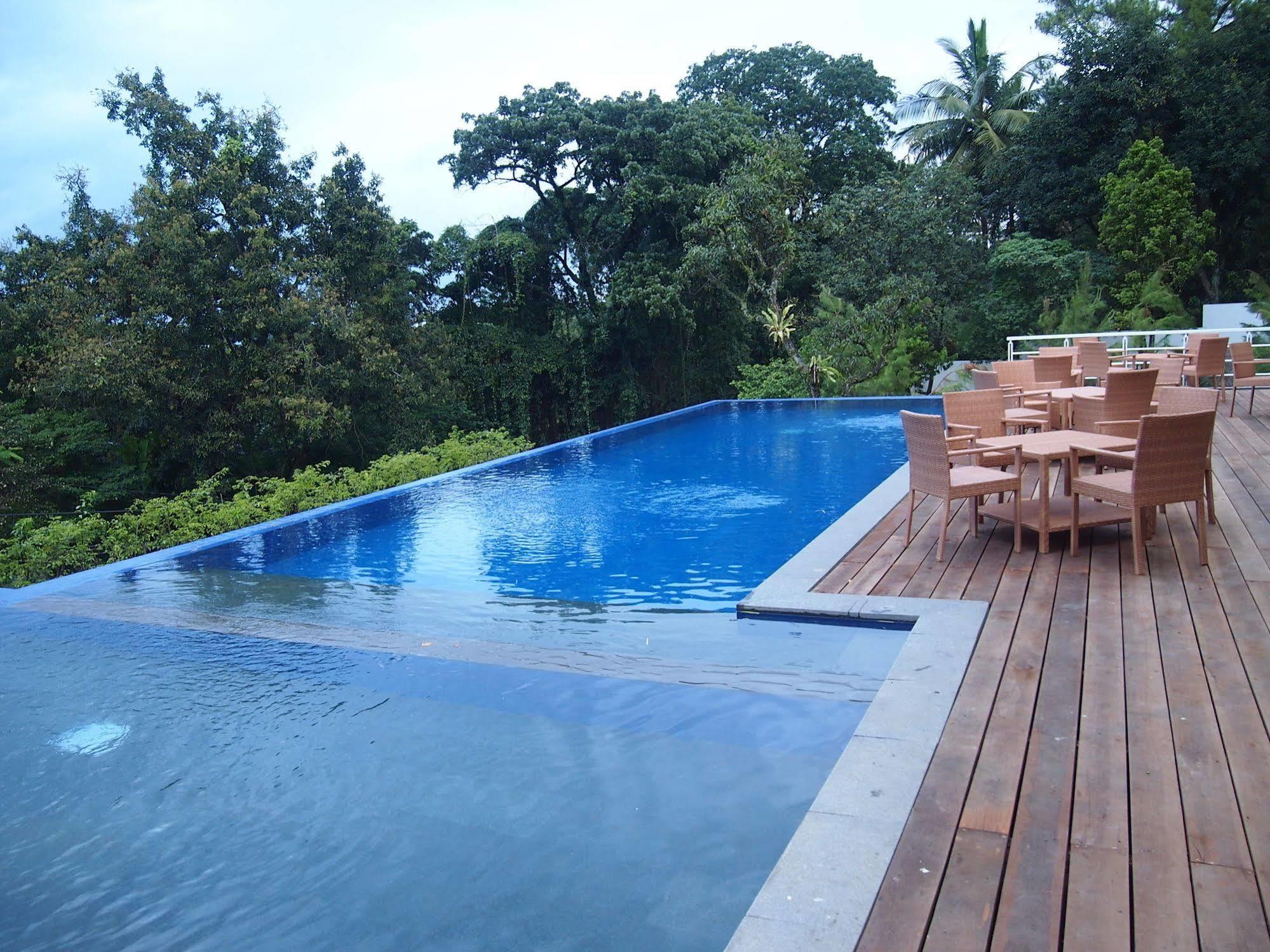 House Sangkuriang Hotell Bandung Exteriör bild