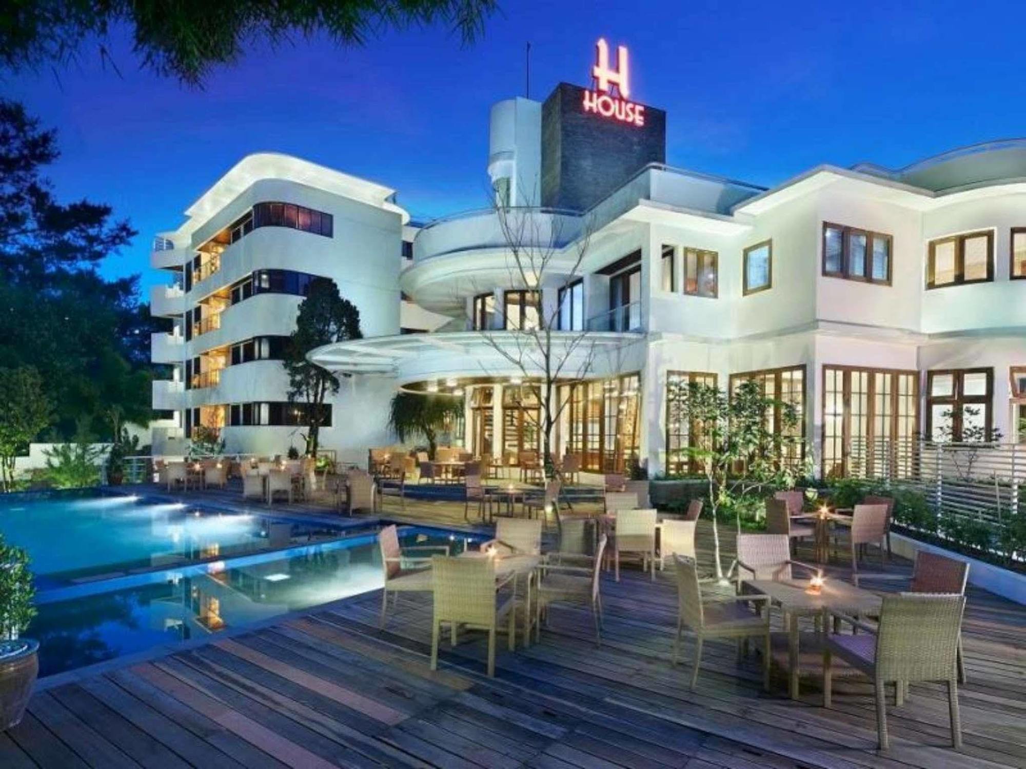 House Sangkuriang Hotell Bandung Exteriör bild