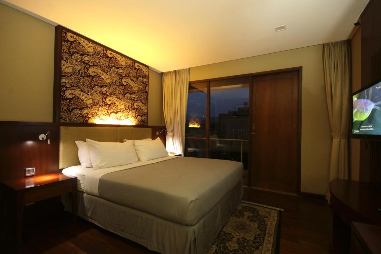 House Sangkuriang Hotell Bandung Exteriör bild